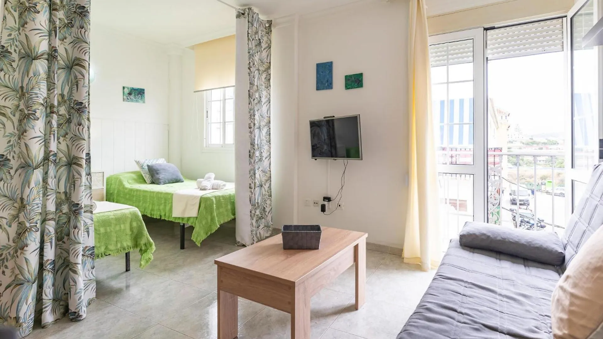 1 Bedroom Nice Apartment In 네르하 스페인