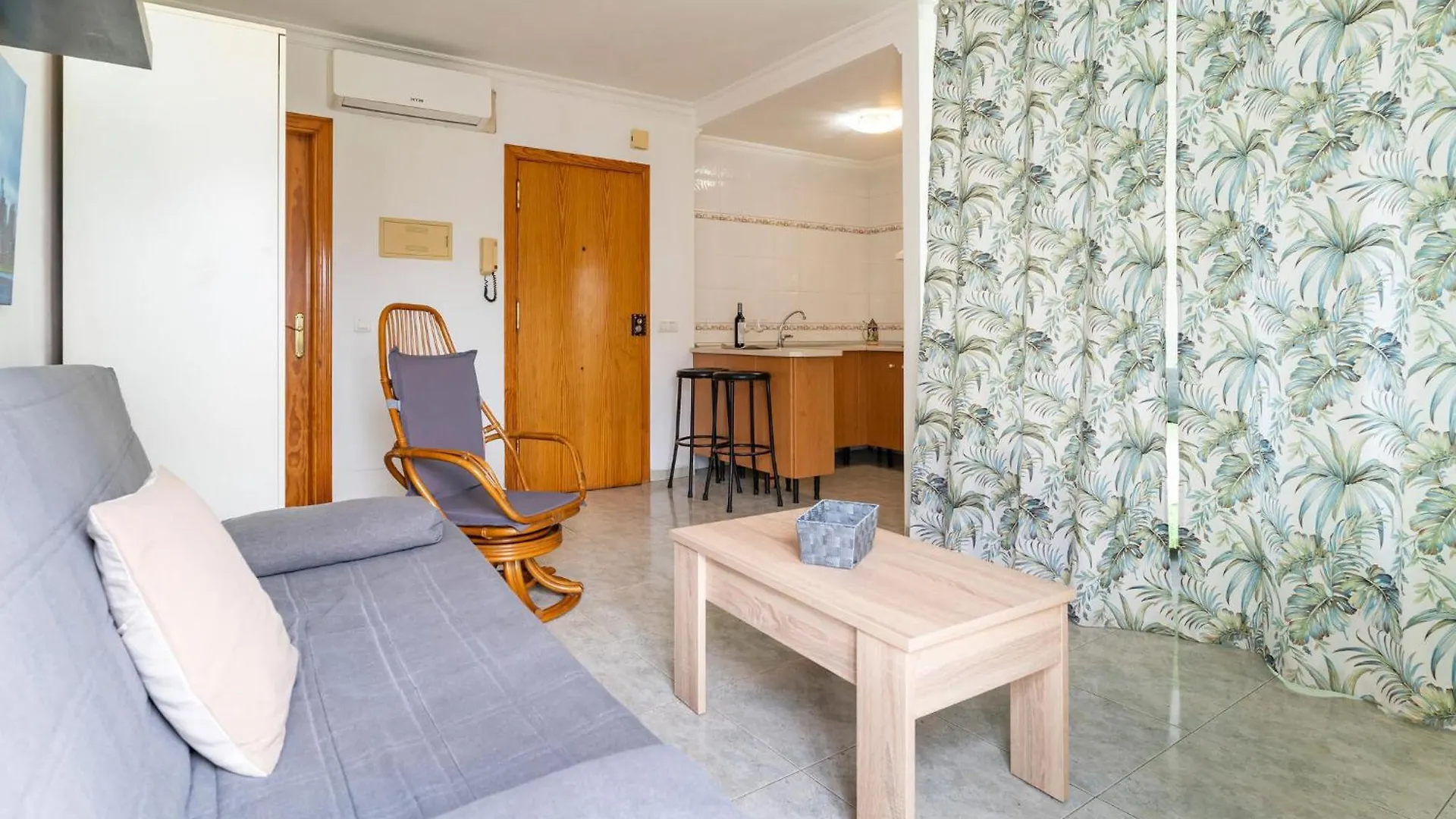 1 Bedroom Nice Apartment In 네르하